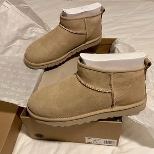 Ugg Sz 10 CLASSIC ULTRA MINI Driftwood